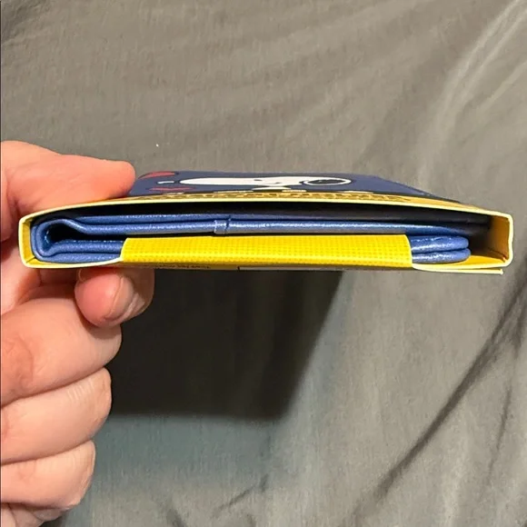 Peanuts Snoopy Passport Cover - Picture 11 of 12